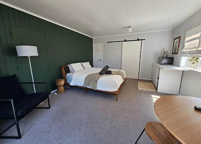 Ferienhaus Spacious Retreat With & Separate - Close To Redwoods Rotorua