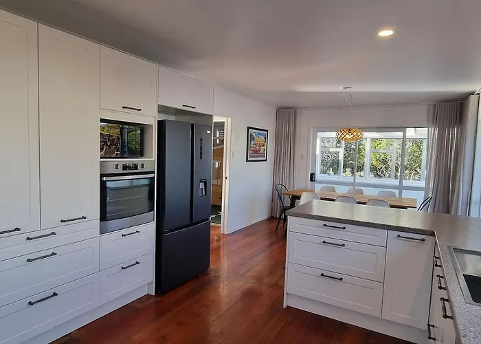 Ferienhaus Spacious Retreat With & Separate - Close To Redwoods