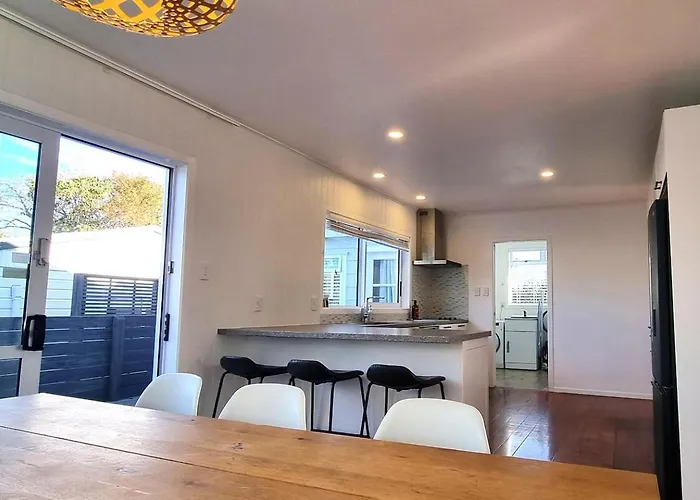 Ferienhaus Spacious Retreat With & Separate - Close To Redwoods